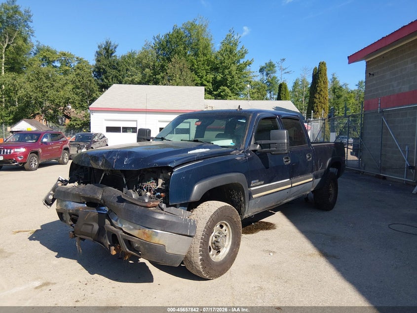 2006 Chevrolet Silverado, Front & Rear, IAAI, VIN 1GCHK23D86F176033 — photo 2