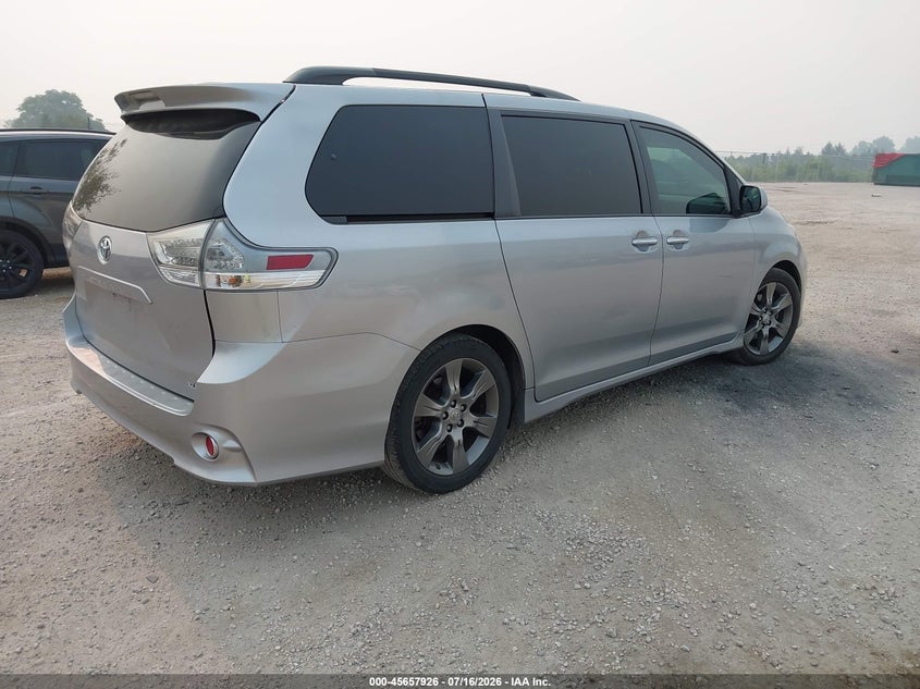 2015 TOYOTA SIENNA auction photo 4