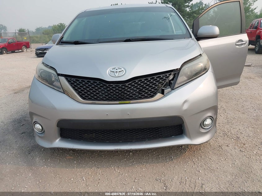 2015 TOYOTA SIENNA auction photo 6