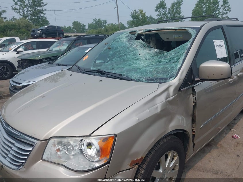 2013 CHRYSLER TOWN & COUNTRY auction photo 6