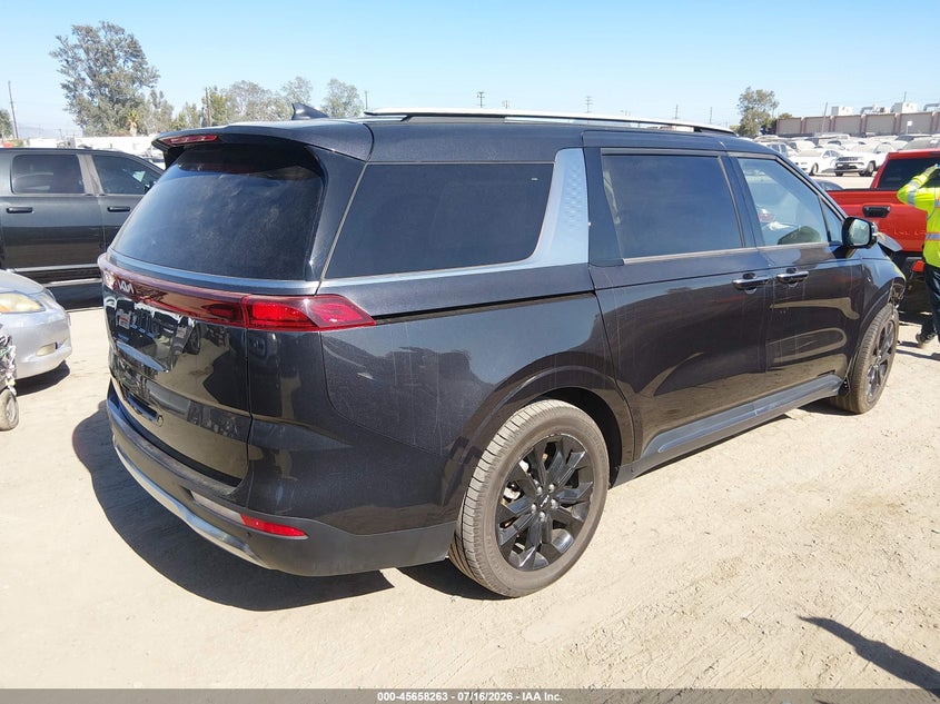 2024 KIA CARNIVAL MPV auction photo 4