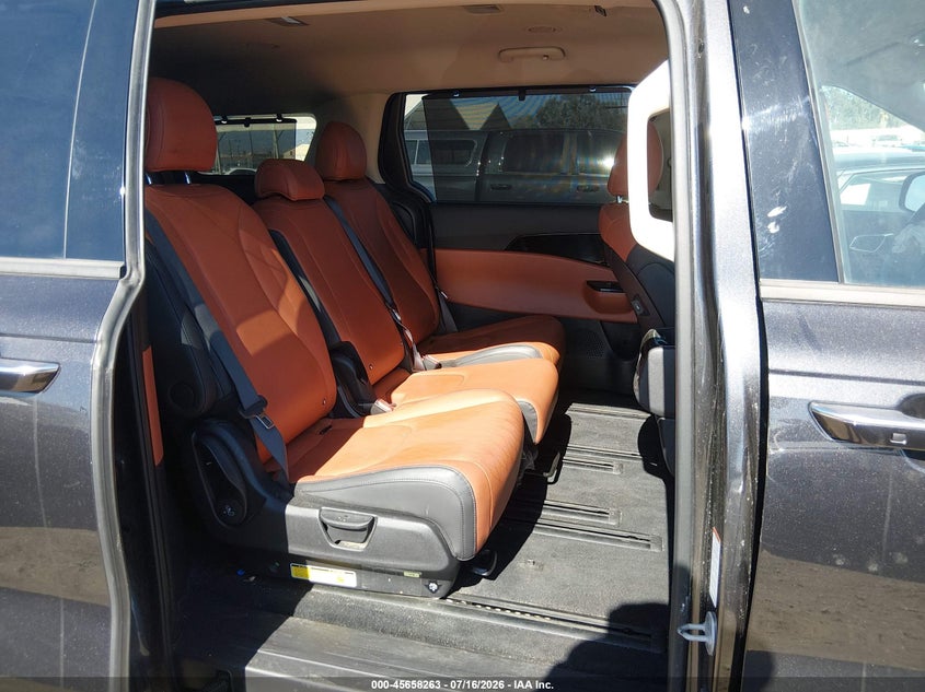 2024 KIA CARNIVAL MPV auction photo 8