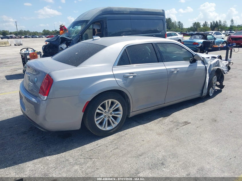 2017 CHRYSLER 300 auction photo 4