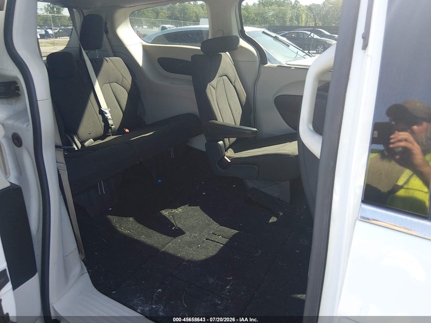 2018 Chrysler Pacifica Touring Plus VIN: 2C4RC1FG8JR280072 Lot: 45658643