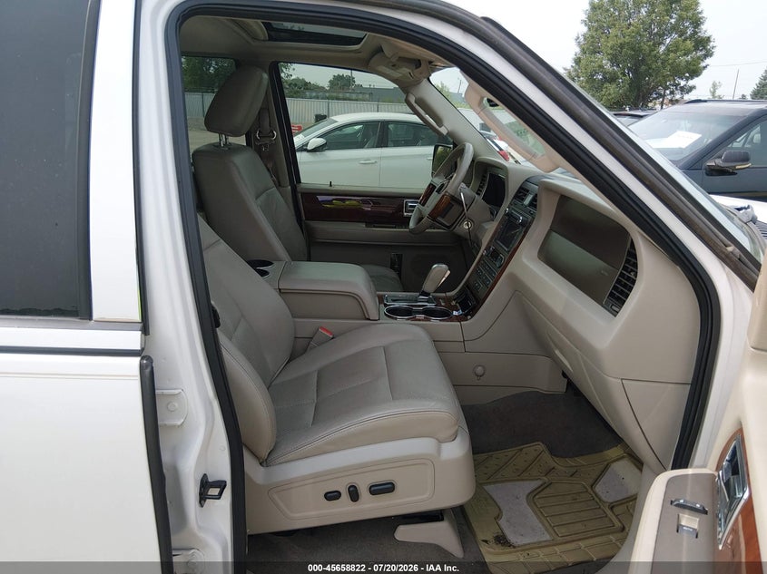 2011 LINCOLN NAVIGATOR auction photo 5