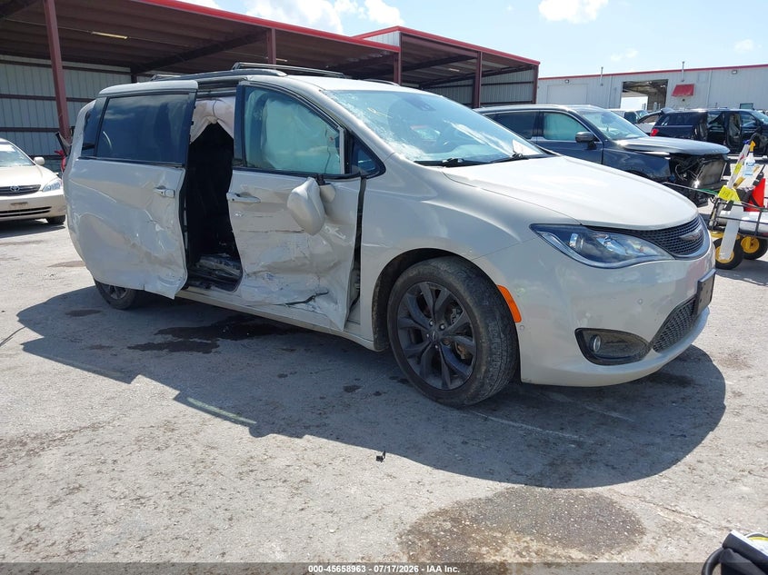 2019 CHRYSLER PACIFICA auction photo 1