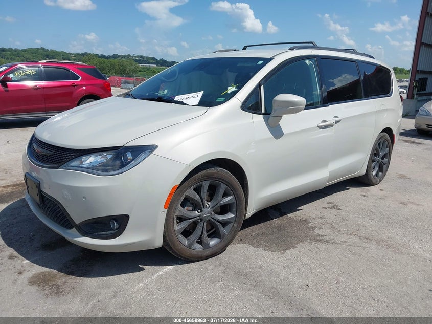 2019 CHRYSLER PACIFICA auction photo 2