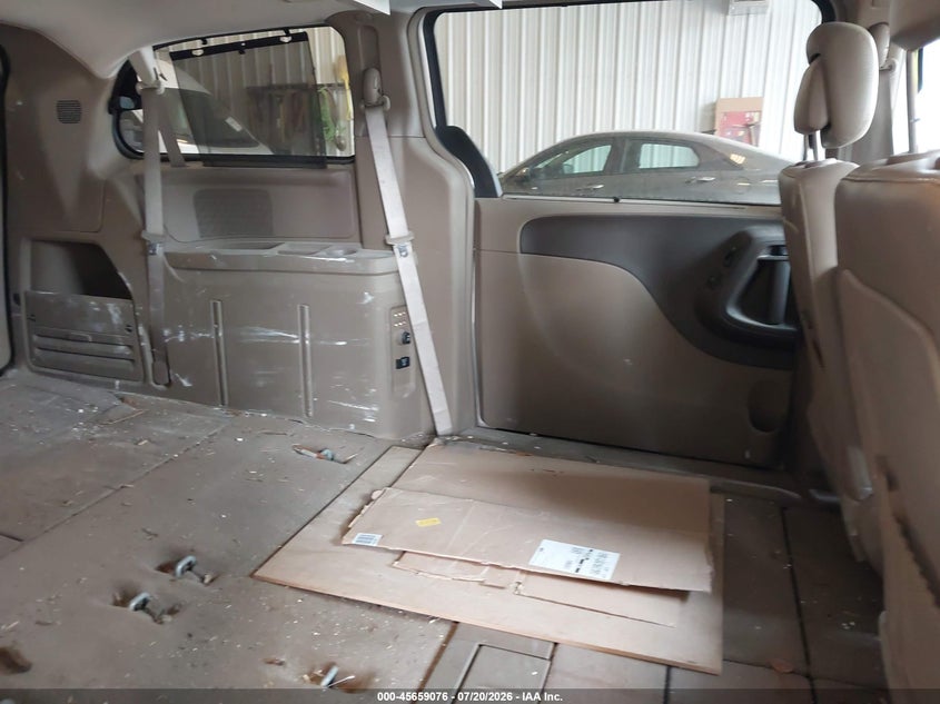 2013 CHRYSLER TOWN & COUNTRY auction photo 8