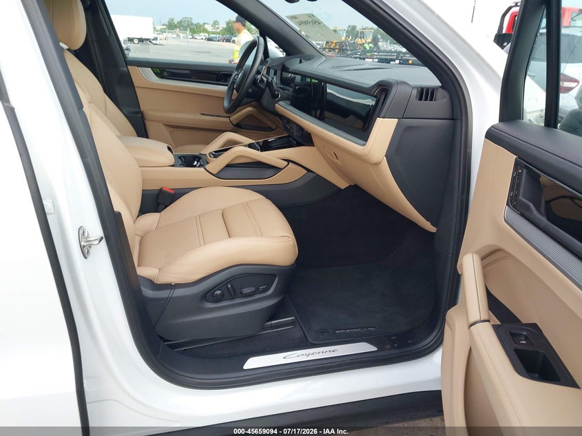 2024 PORSCHE CAYENNE auction photo 5