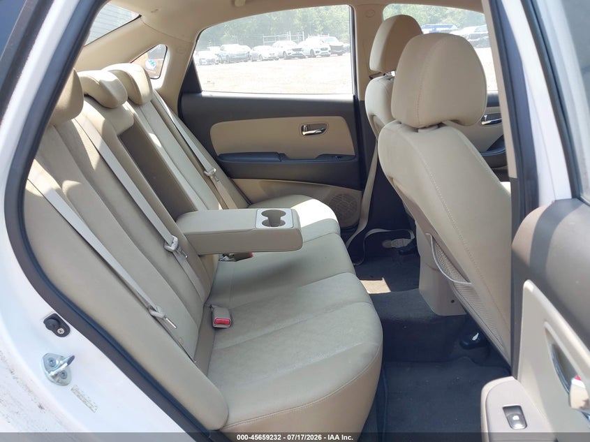 2010 HYUNDAI ELANTRA auction photo 8