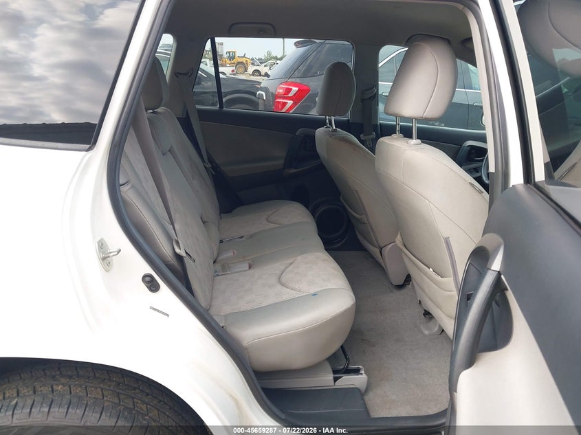 2012 TOYOTA RAV4 auction photo 8