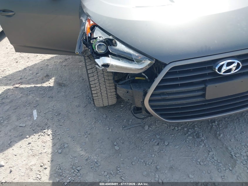 2013 Hyundai Veloster Turbo W/Blue VIN: KMHTC6AE3DU172504 Lot: 45659491