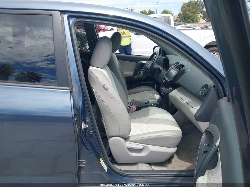 2014 TOYOTA RAV4 EV auction photo 5
