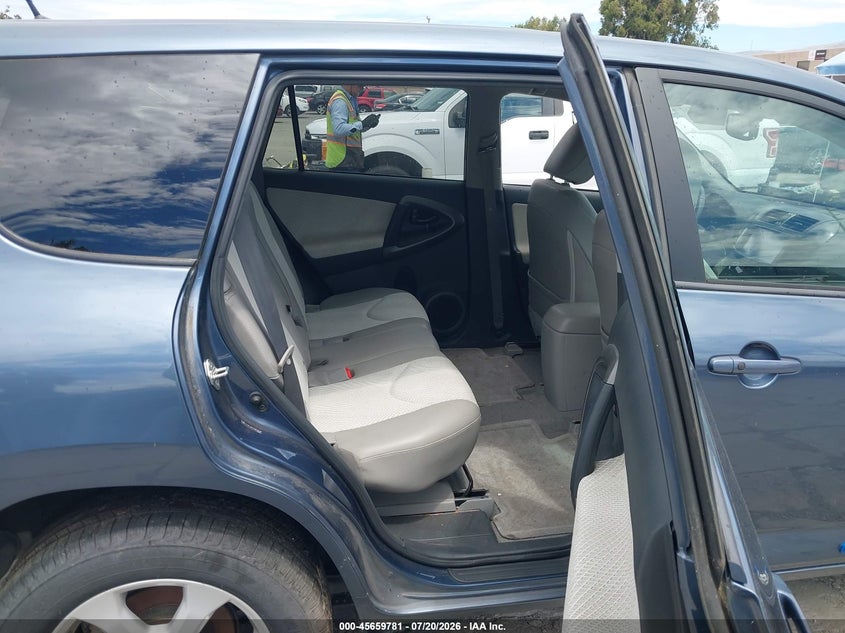 2014 TOYOTA RAV4 EV auction photo 8