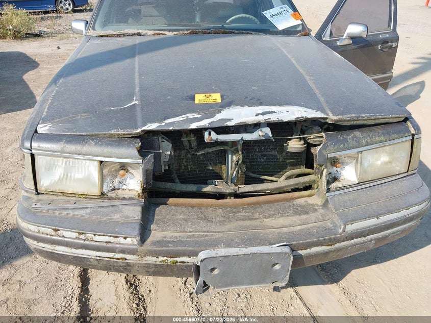 1992 Lincoln Town Car Executive VIN: 1LNLM81W4NY638727 Lot: 45660770