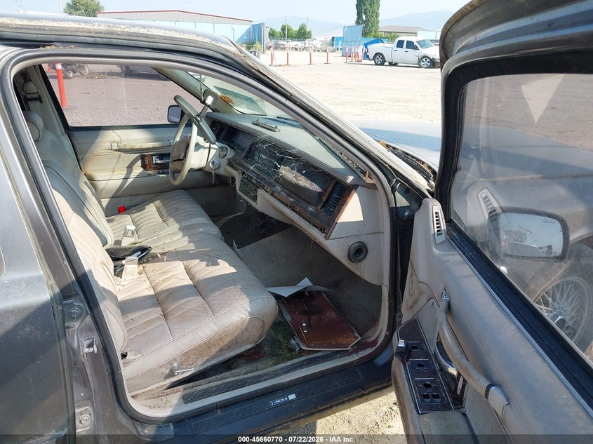 1992 LINCOLN TOWN CAR auction photo 5