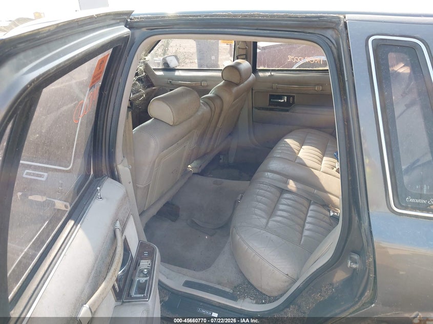 1992 LINCOLN TOWN CAR auction photo 8
