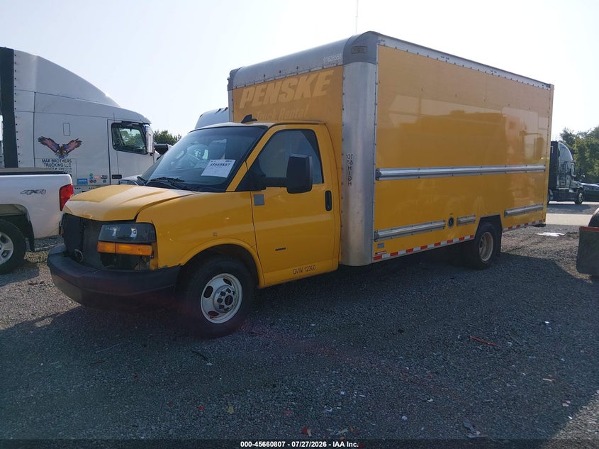 2023 GMC Savana Cutaway Work Van, Front End, IAAI, VIN 7GZ37TC76PN003326 — photo 2