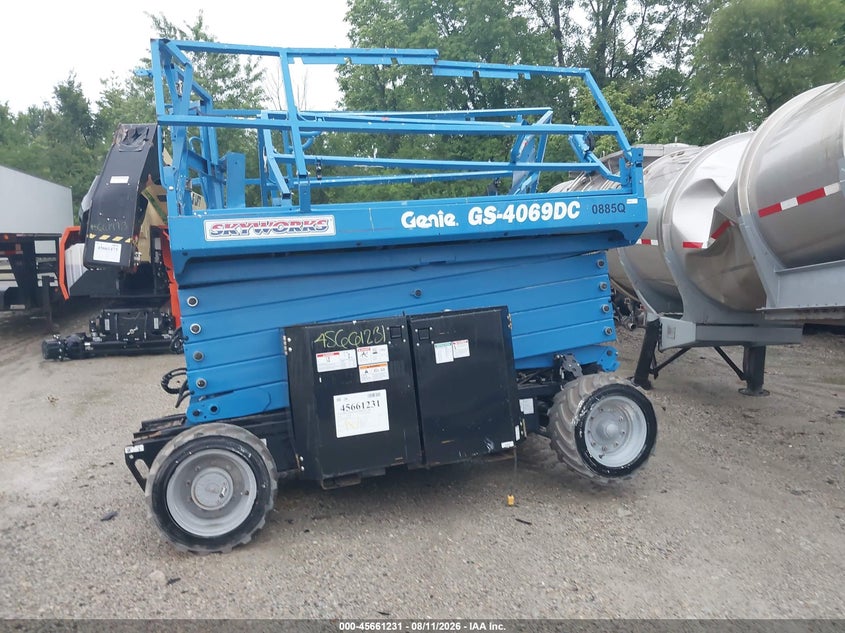 2016 GENIE GS-4069 SCISSOR LIFT auction photo 2