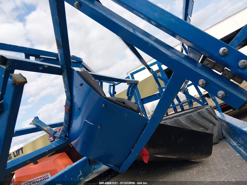 2016 GENIE GS-4069 SCISSOR LIFT auction photo 5
