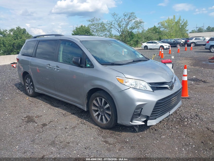 Vin: 5tdjz3dc3js206010, lot: 46159934, toyota sienna le 7 passenger 2018 img_1