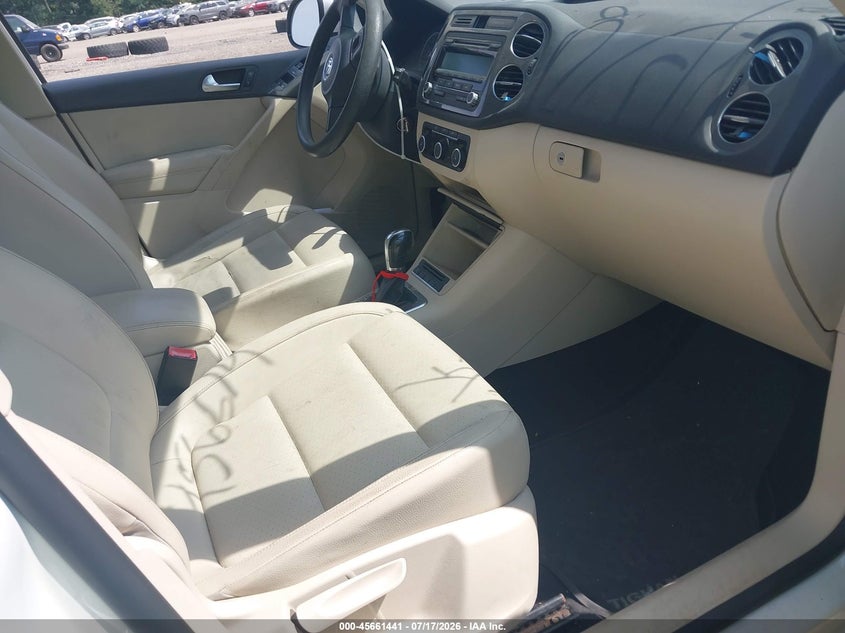 2012 VOLKSWAGEN TIGUAN auction photo 5