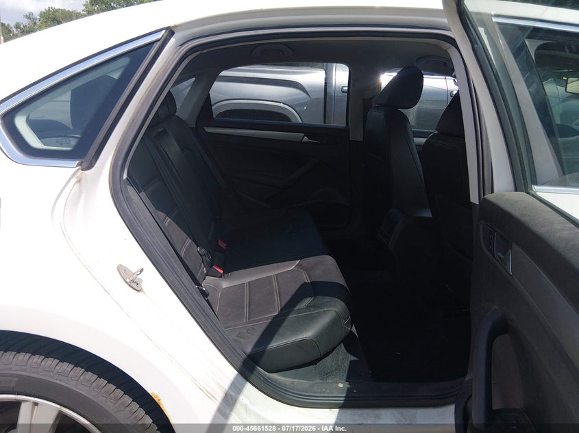 2015 Volkswagen Passat 1.8T Limited Edition VIN: 1VWAS7A39FC089717 Lot: 45661528