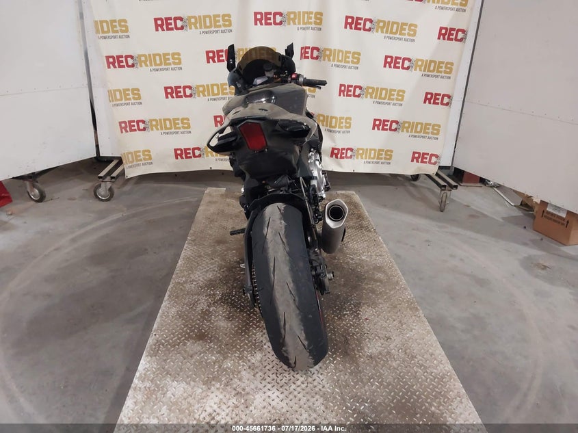2015 YAMAHA YZFR1 auction photo 6