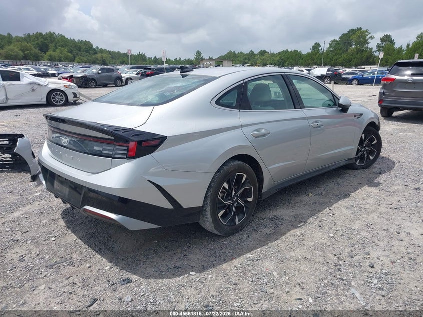 2025 HYUNDAI SONATA auction photo 4
