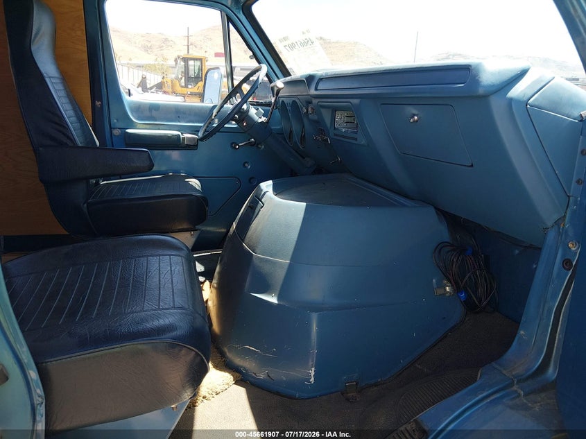 1977 DODGE TRADESMAN 300 auction photo 5