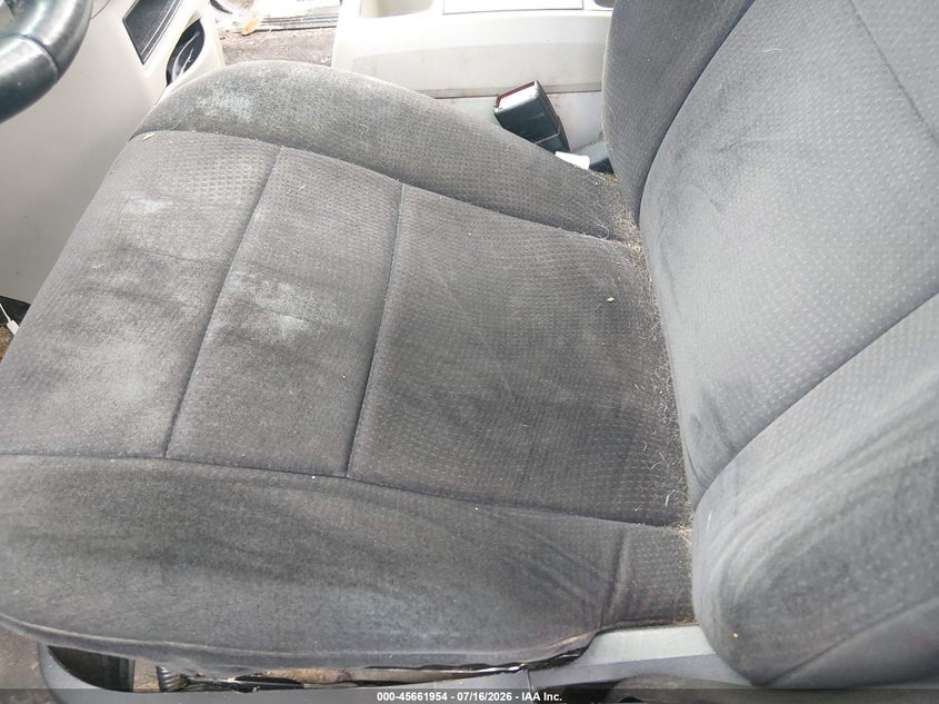 2011 CHRYSLER TOWN & COUNTRY auction photo 6