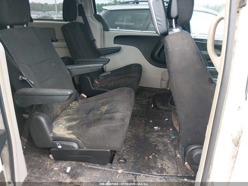 2011 CHRYSLER TOWN & COUNTRY auction photo 8