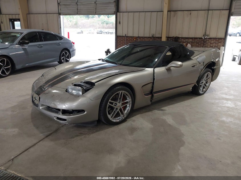 2002 Chevrolet Corvette, Front & Rear, IAAI, VIN 1G1YY32G425114525 — photo 2