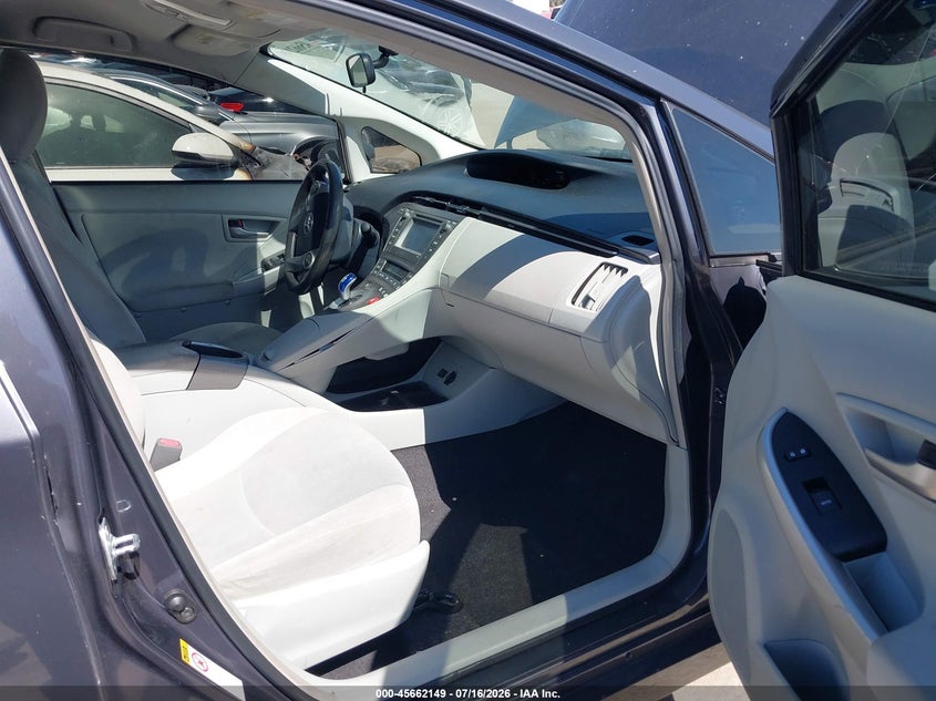 2014 TOYOTA PRIUS auction photo 5