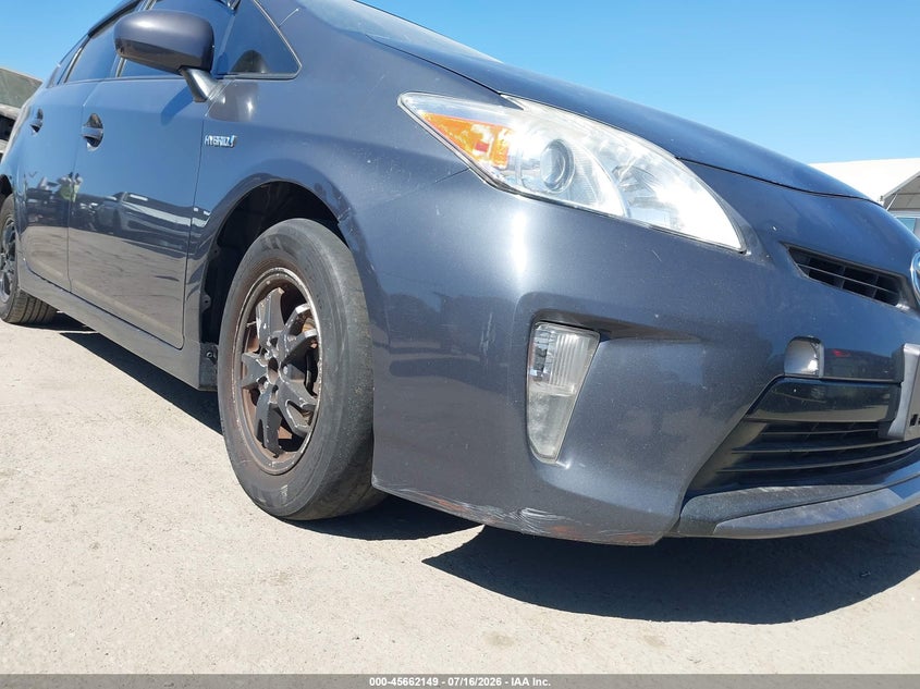 2014 TOYOTA PRIUS auction photo 6