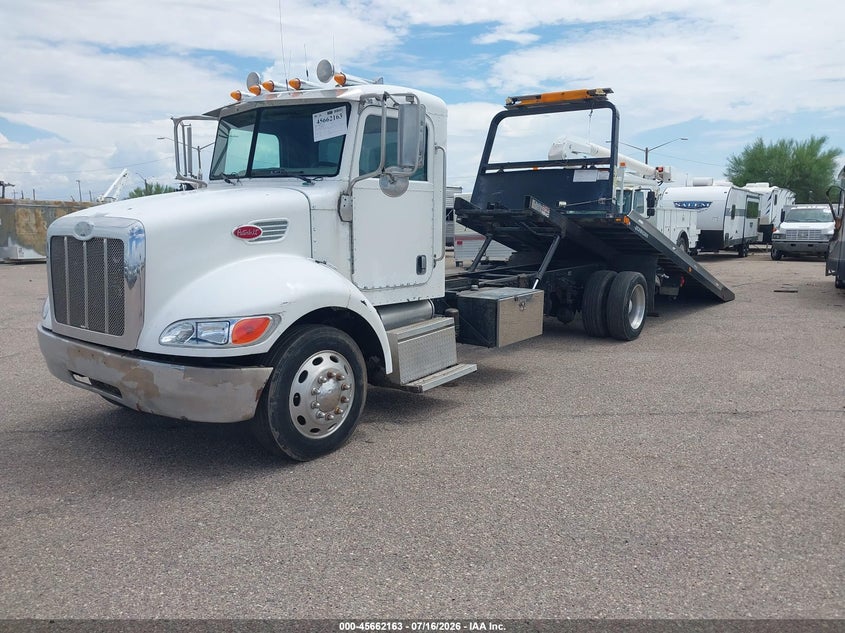2007 PETERBILT 335 auction photo 2
