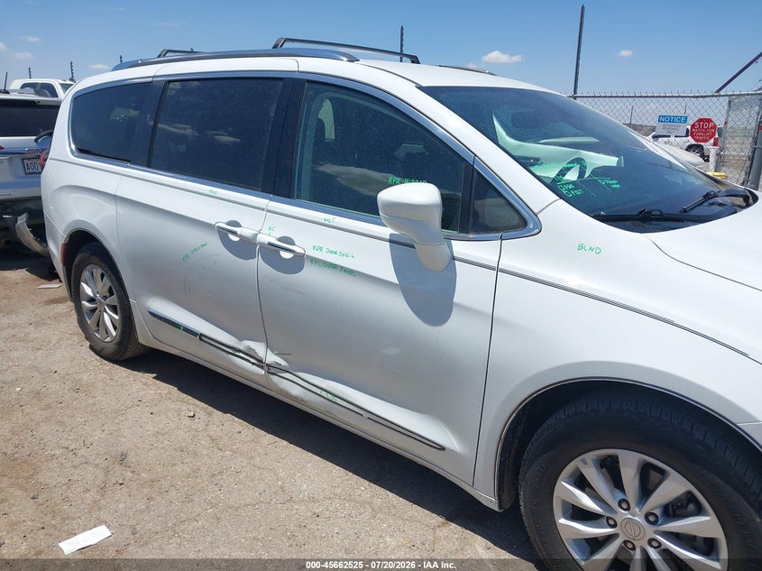 2019 Chrysler Pacifica Touring L VIN: 2C4RC1BG0KR730269 Lot: 45662525