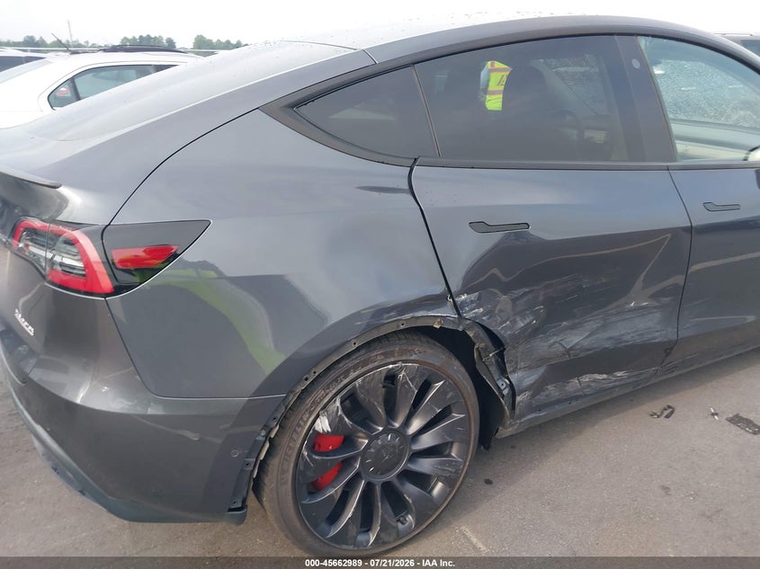 2022 Tesla Model Y Performance Dual Motor All-Wheel Drive VIN: 7SAYGDEF2NF366122 Lot: 45662989
