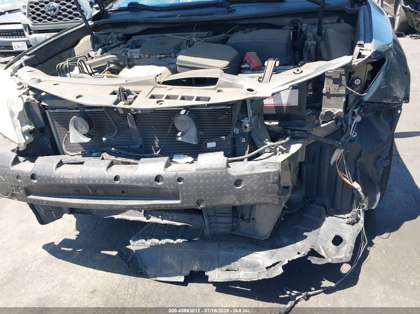 2012 TOYOTA CAMRY auction photo 6