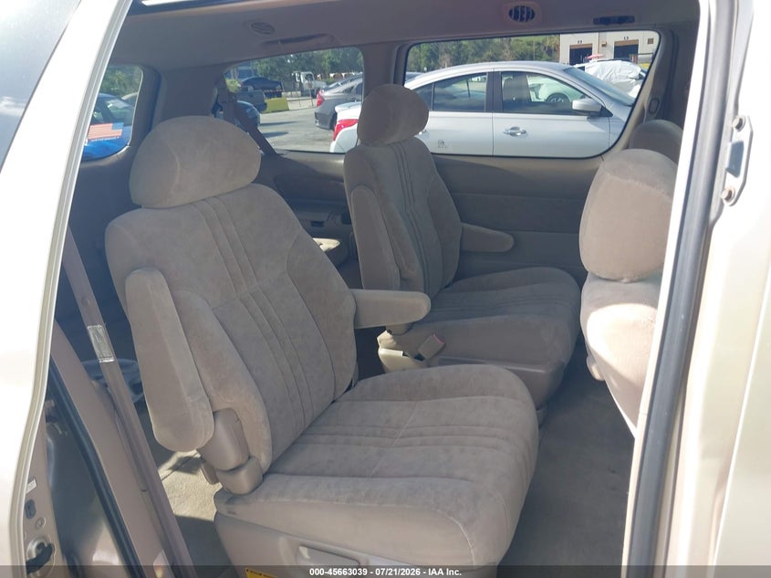 2001 TOYOTA SIENNA auction photo 8