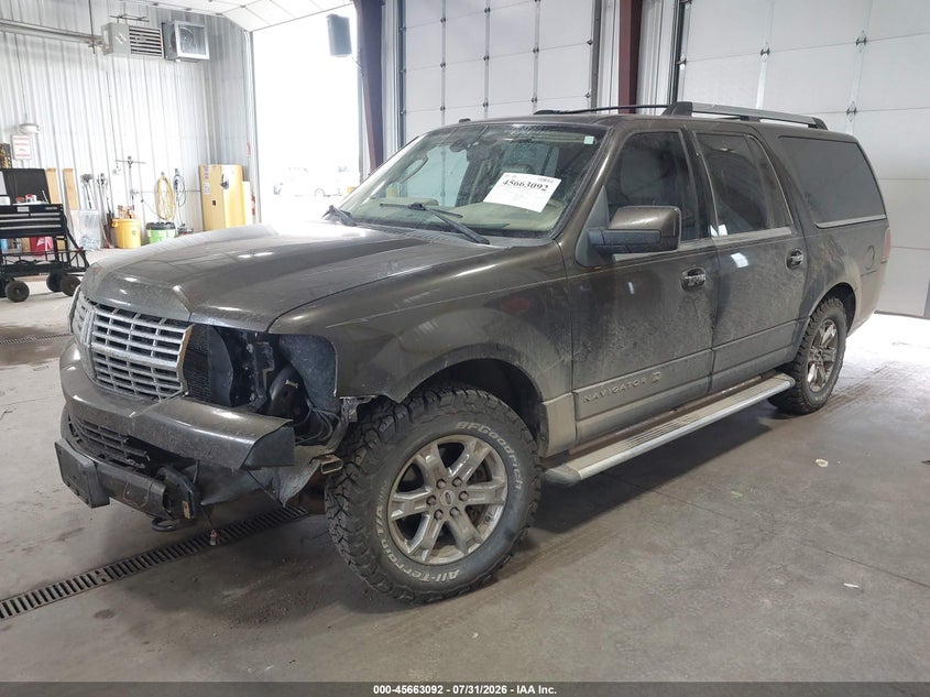 2009 LINCOLN NAVIGATOR L auction photo 2