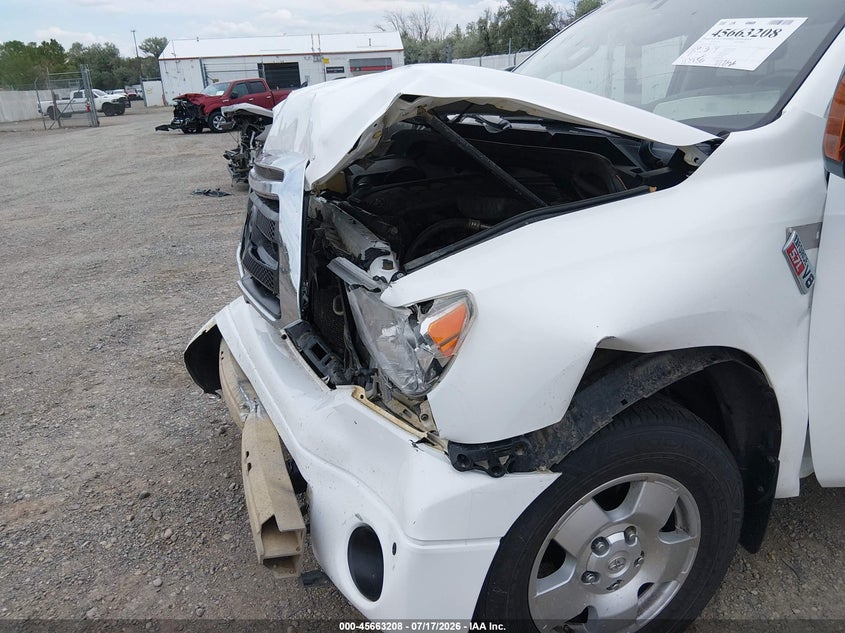 2011 Toyota Tundra Sr5 5.7L V8 VIN: 5TFDY5F12BX189574 Lot: 45663208