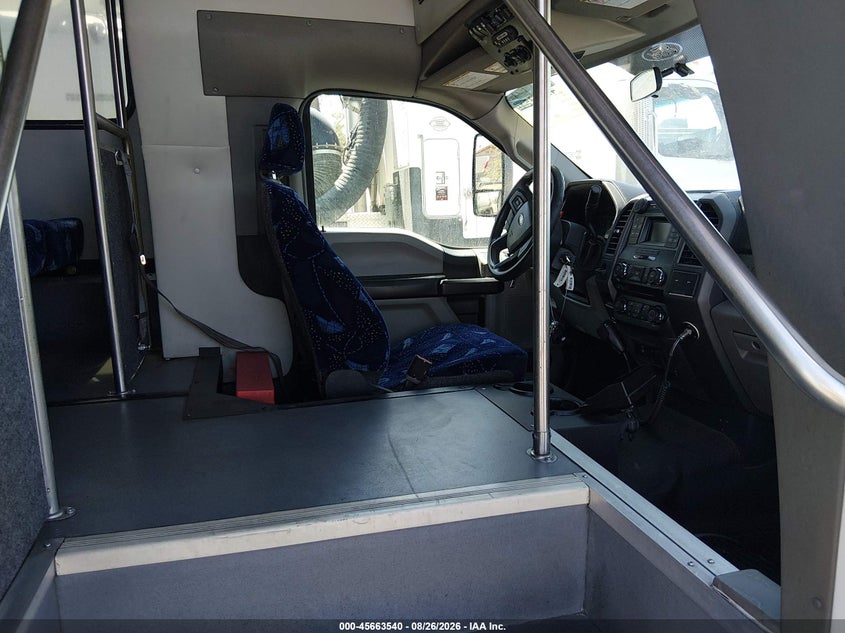 2017 FORD F-550 CHASSIS auction photo 5