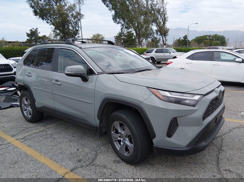 2022 TOYOTA RAV4 XLE
