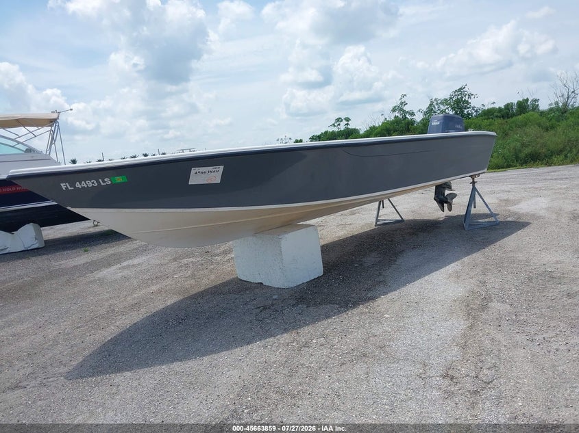 2000 CAROLINA SKIFF 20' auction photo 2