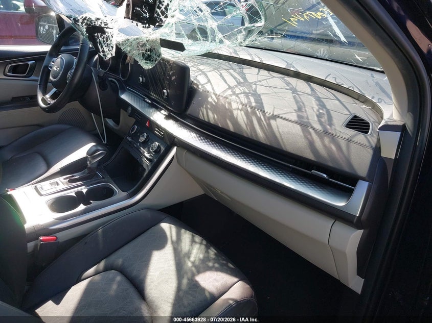 2024 KIA CARNIVAL MPV auction photo 5