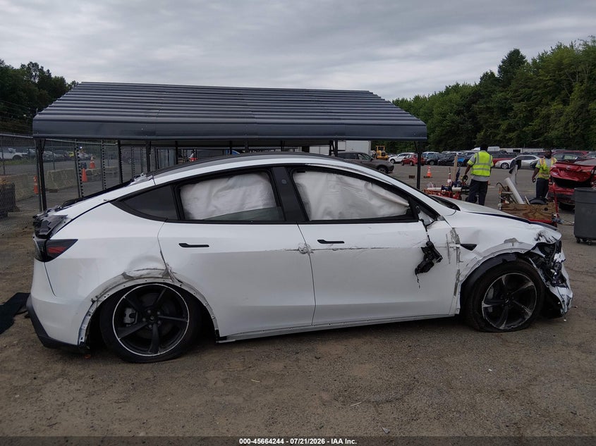 TESLA MODEL Y - zdjęcie 12
