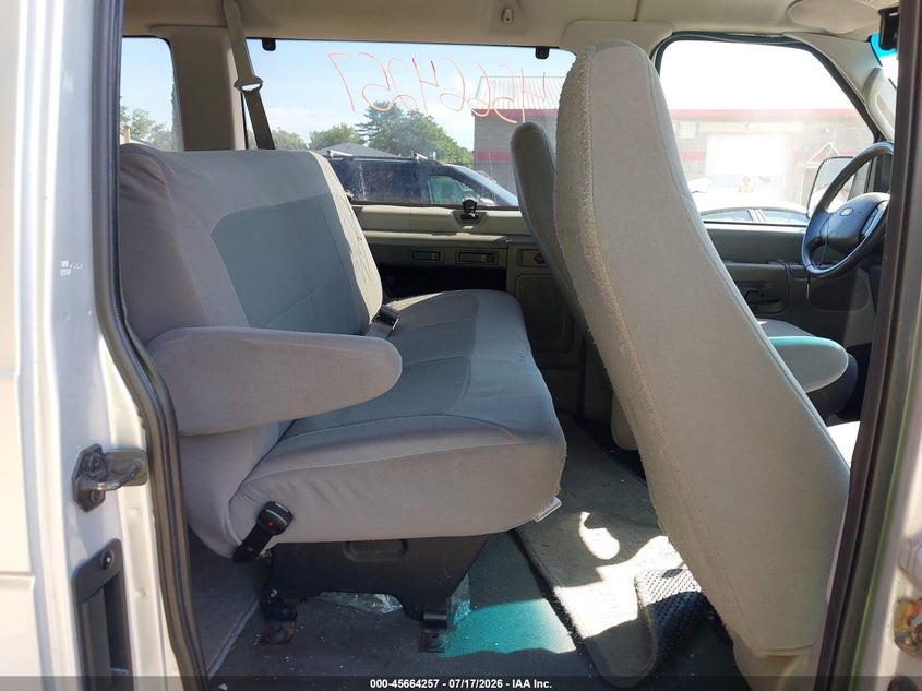2007 Ford E-350 Super Duty Xl/Xlt VIN: 1FBNE31L37DA84923 Lot: 45664257