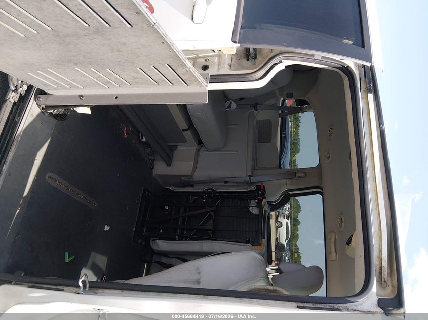 2010 DODGE GRAND CARAVAN auction photo 8