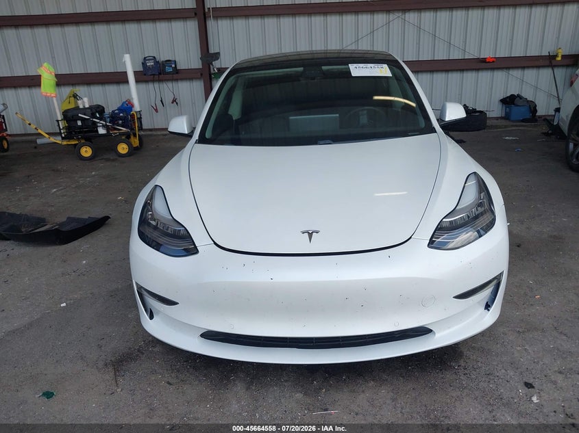 TESLA MODEL 3 - zdjęcie 11